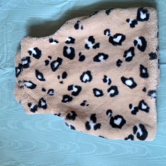 #16 Girl's Faux Fur Vest 🐆 - Picture 7 of 7